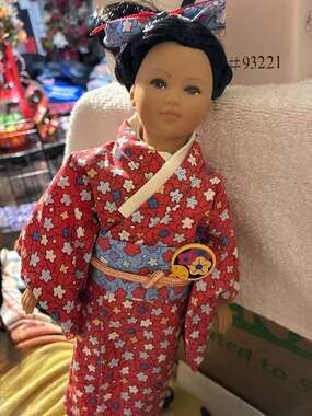 Vintage JAPAN Asian jointed Unimax doll kimono fan beautiful face hair